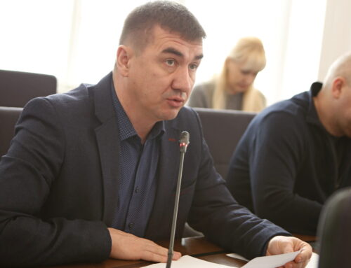 Мешканці на площі Ринок,19 скаржаться на шум від потужних витяжок ресторану «МакДональдз»